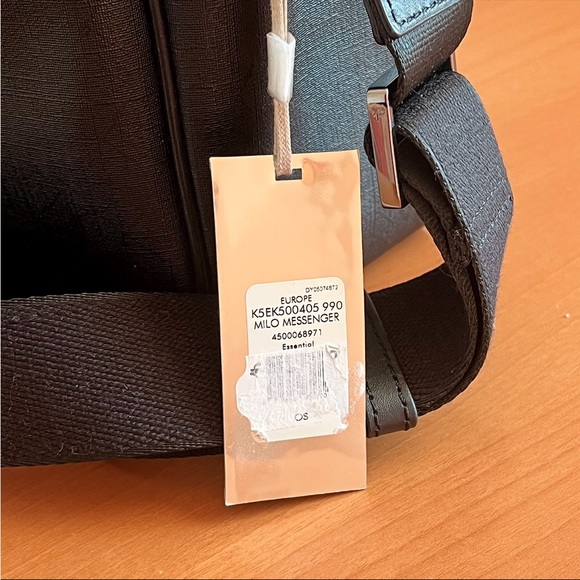 Calvin Klein messenger bag - Picture 10 of 11